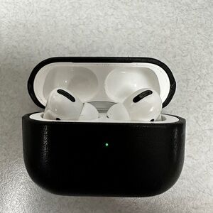 Apple AirPod Pro w/Nomad leather case
